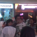 Temenmu mau salaman aja susah Dik